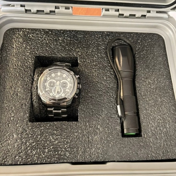 Invicta 48mm Aviator Quartz Chronograph Bracelet Watch w/ Combat Case - Picture 11 of 12